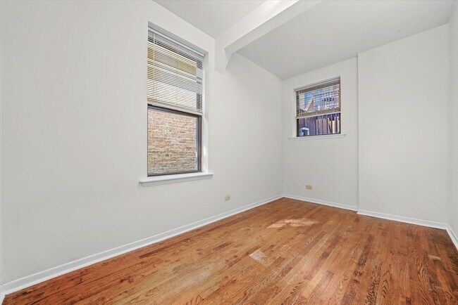 Foto del edificio - 2323 N Kedzie Blvd