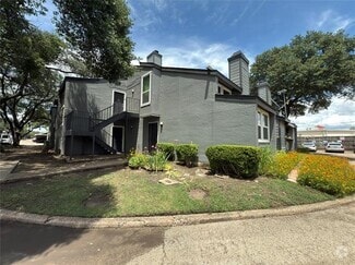 Building Photo - 9696 Walnut St