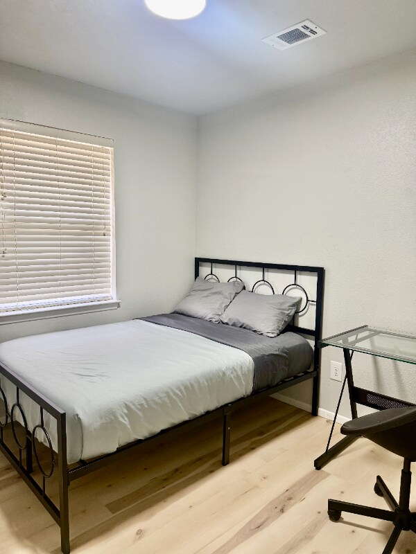 Building Photo - 2407 Ventura Dr