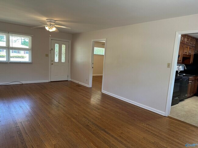 Foto del edificio - 213 Wingate Ave SW