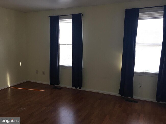 Building Photo - 8 Duchess Ct