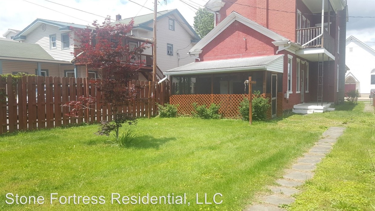 Primary Photo - 3 br, 1.5 bath House - 233 Walnut Street