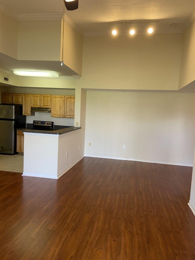 Building Photo - 15105 Michelangelo Blvd
