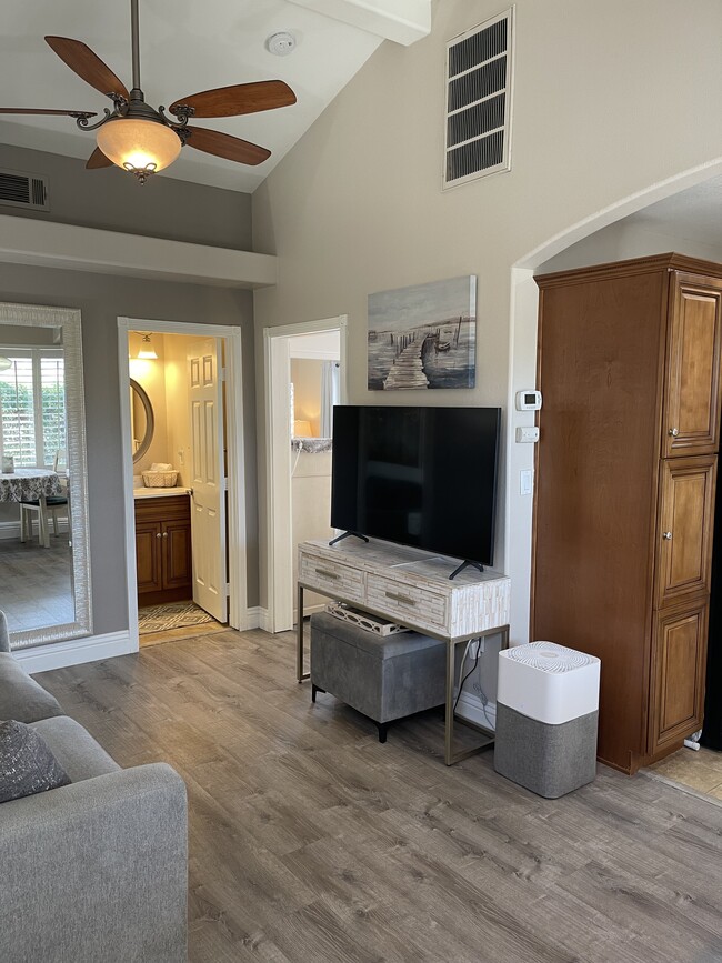 Building Photo - 14392 Four Winds Dr