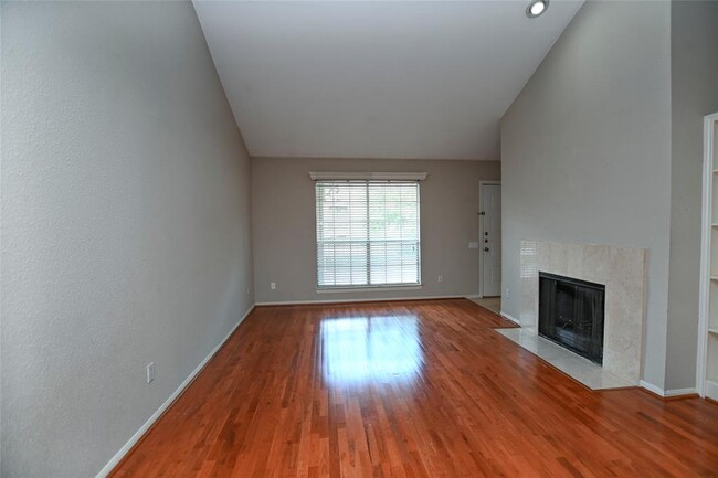 Building Photo - 1860 White Oak Dr