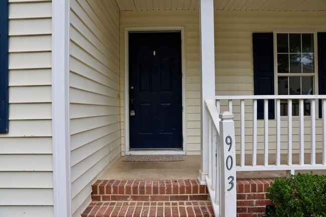 Building Photo - 903 Delham Rd
