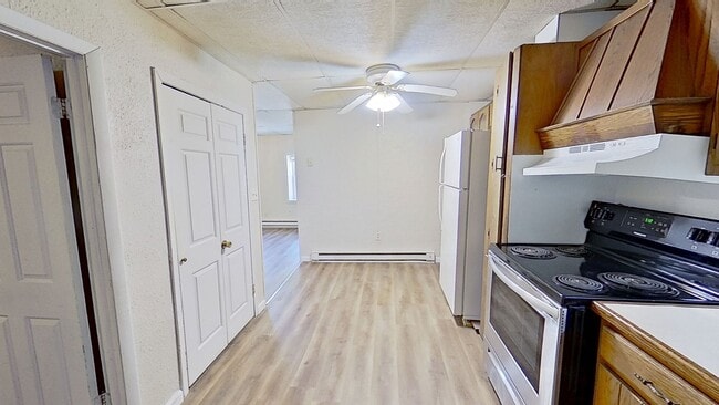 Building Photo - 2nd floor Apartment