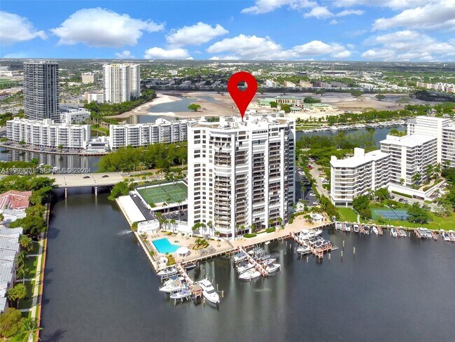 Foto del edificio - 300 Three Islands Boulevard