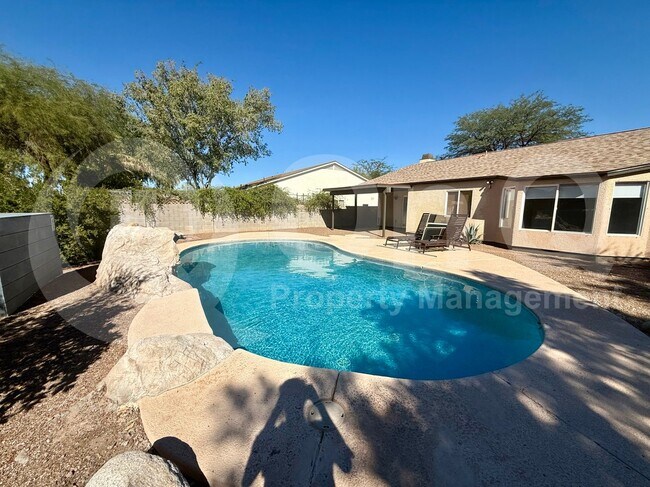 Foto del edificio - 8667 N Golden Moon Way