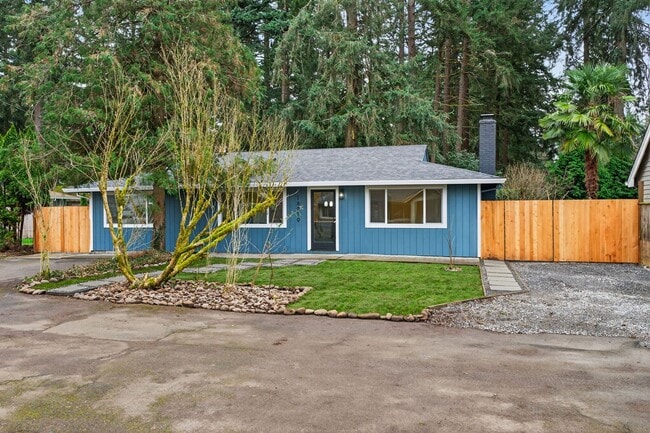 Foto del edificio - Updated 4BD Lake Oswego Home - Prime Location