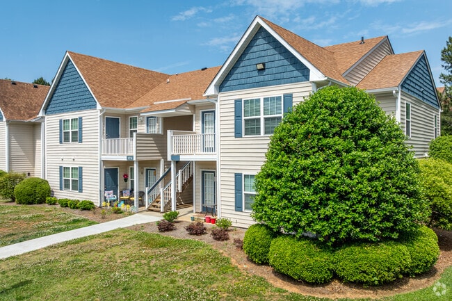 Building Photo - Pines at Carolina Place
