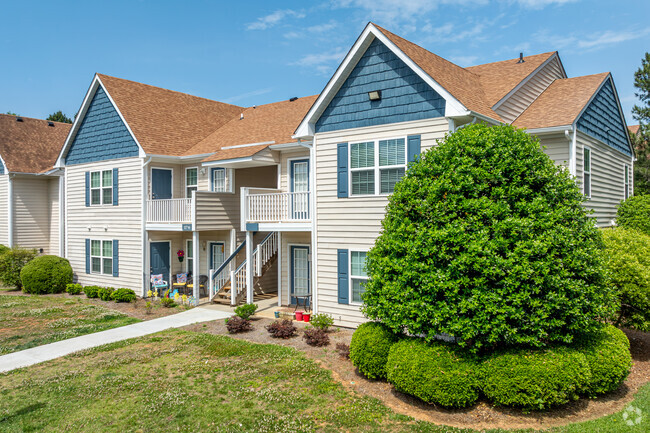 Building Photo - The Pines at Carolina Place