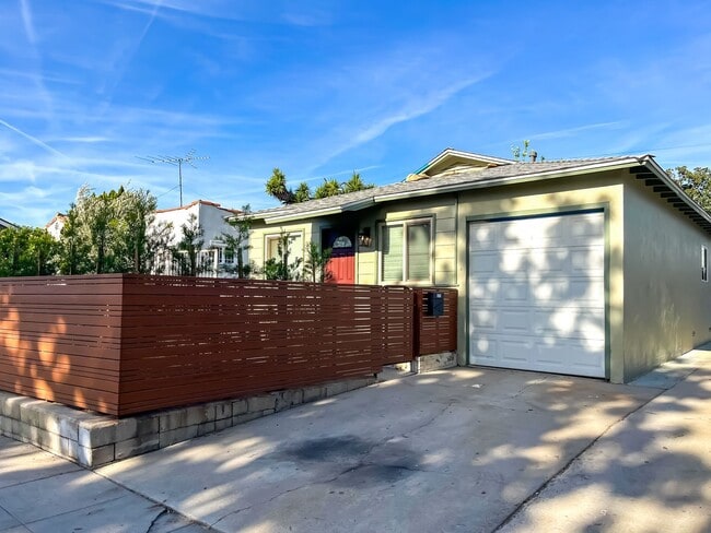 Building Photo - 3213 Atwater Ave