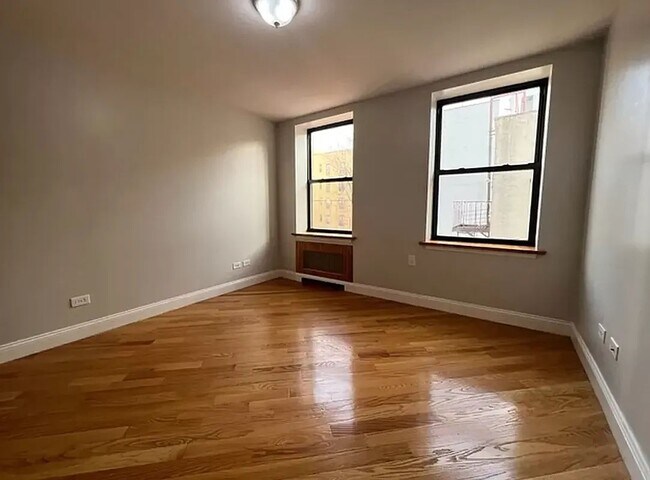 Foto del edificio - 2244 First Avenue