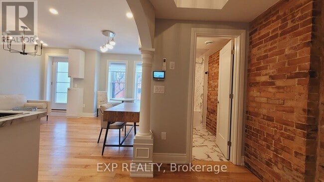 Building Photo - 157 James St