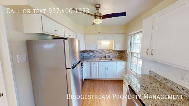 Building Photo - 3 bedroom, 1.5 bath Cape Cod home with bas...