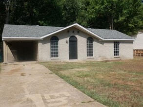 Building Photo - 8015 Ashbrook Dr
