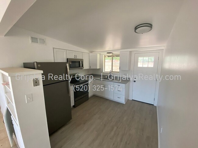 Foto del edificio - 3404-3406 E Glenn St