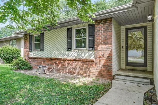 Building Photo - 4553 W La Siesta St