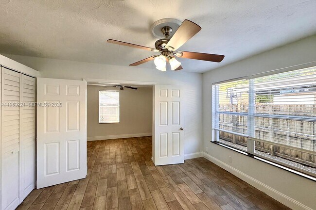 Foto del edificio - 6780 Meade St