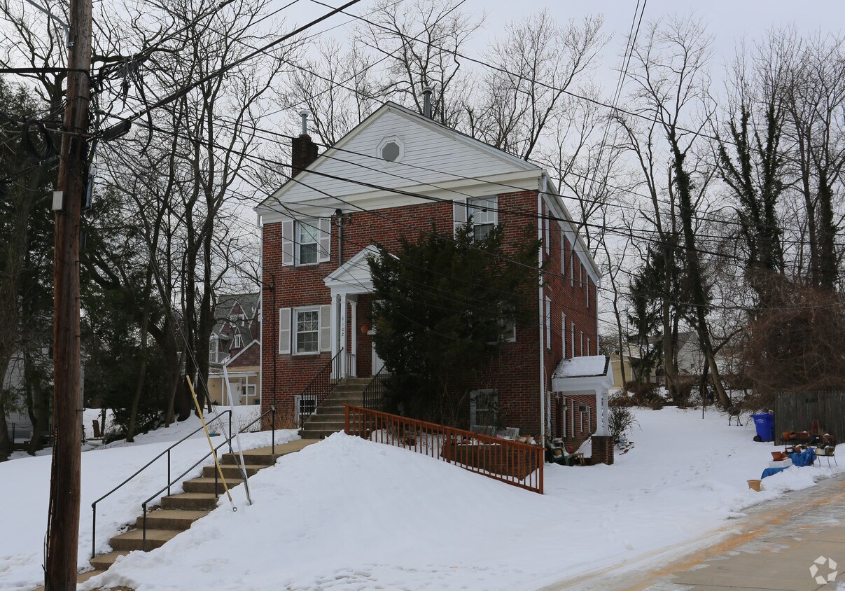 Primary Photo - 8102 Greenwood Ave