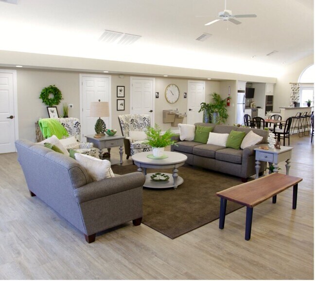 Foto del edificio - Laurel Bluff Apartments