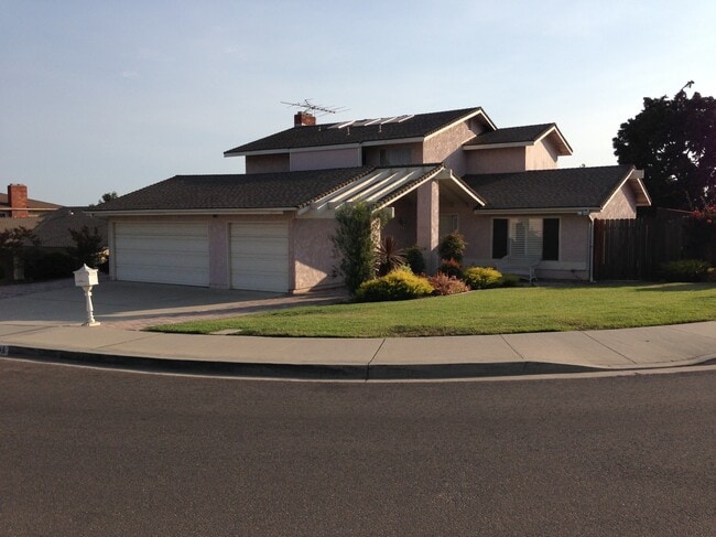 Building Photo - 2448 Parkway Dr