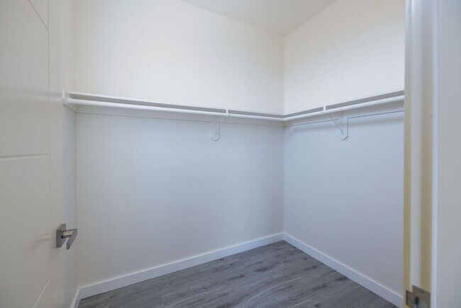 Building Photo - 1130 1/2 West 39th Street
