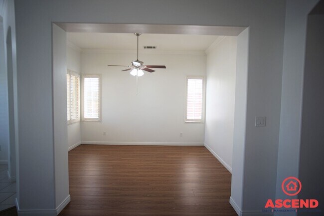 Foto del edificio - 8407 Glenlakes Ct