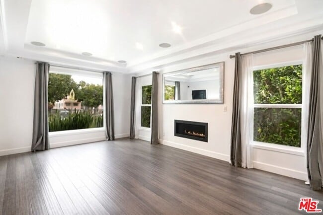 Building Photo - 616 N Formosa Ave