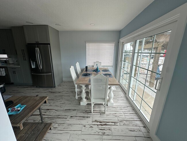 Foto del edificio - 17727 Long Point Dr