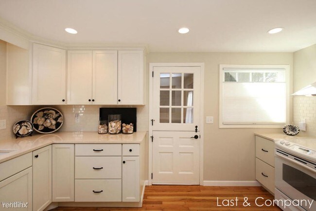 Building Photo - 3 br, 2.5 bath House - 1560 Sherwood Ave SE