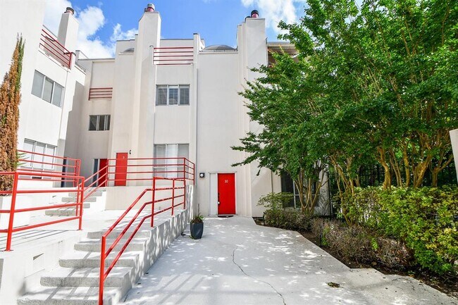 Building Photo - 2100 Huldy St