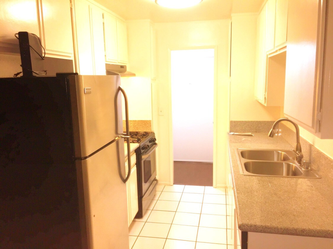 3327 livonia ave los angeles ca building photo