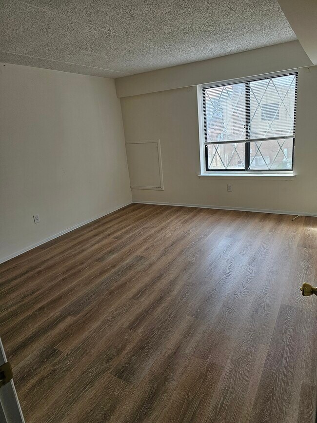 Foto del edificio - 5200 Hilltop Dr