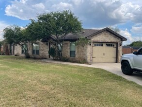 Building Photo - 600 Hilltop Dr
