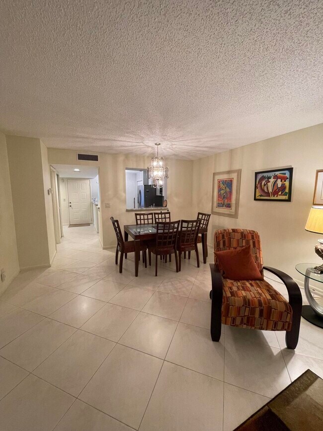 Foto del edificio - 7290 Ashford Pl