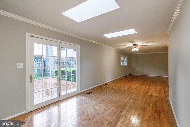 Building Photo - 2012 Friendship Ln