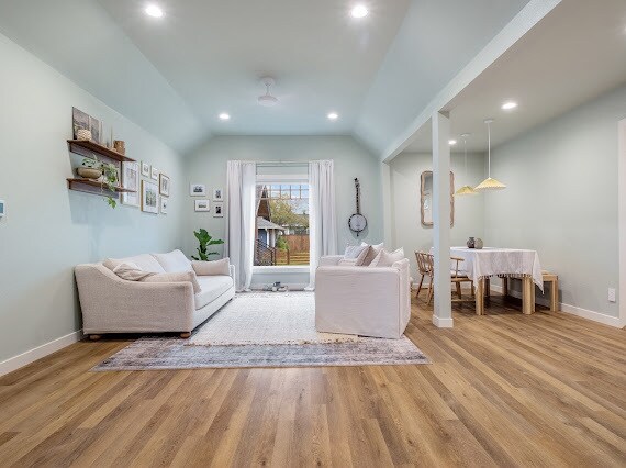 sala de estar/comedor - 614 E Grover St