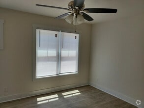 Building Photo - 203 N Dillard St