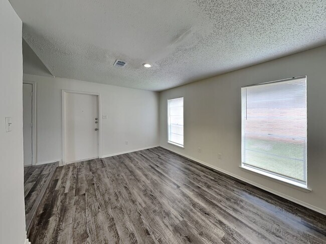 Foto del edificio - 17019 Artwood Ln