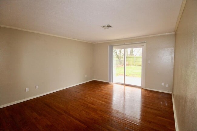 Building Photo - 2124 Allenhurst St