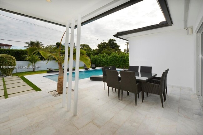 Foto del edificio - 880 N Venetian Dr