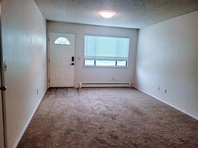 Building Photo - quiet cul-de-sac, new carpet, paint and ap...
