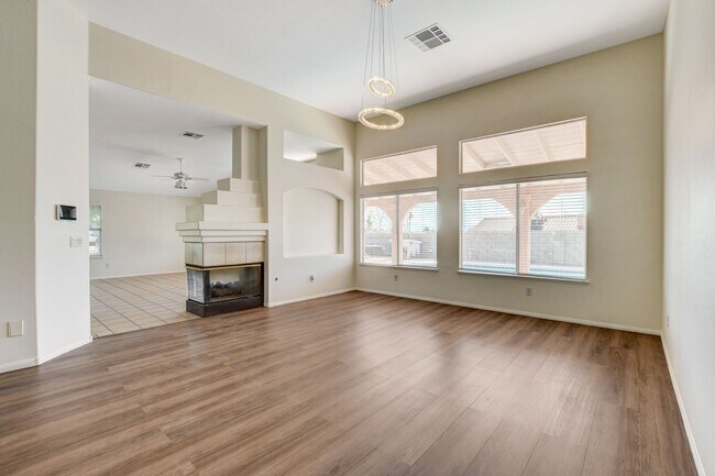 Building Photo - Beautiful Ranch Style Single Story w/Pool & View of the Las Vegas Strip