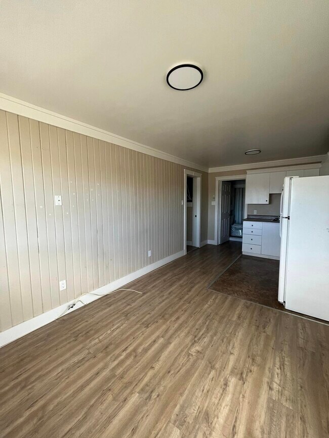 Building Photo - 894 Rue Principale