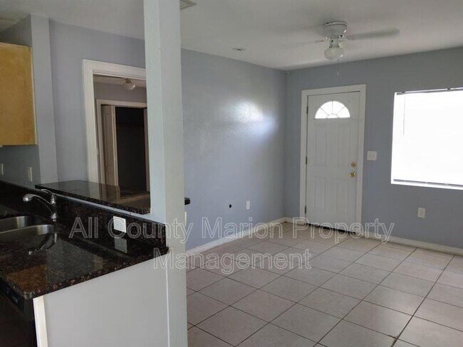 Building Photo - 727 NE 4th St