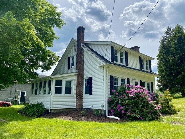 Foto del edificio - 589 Old Hartford Rd