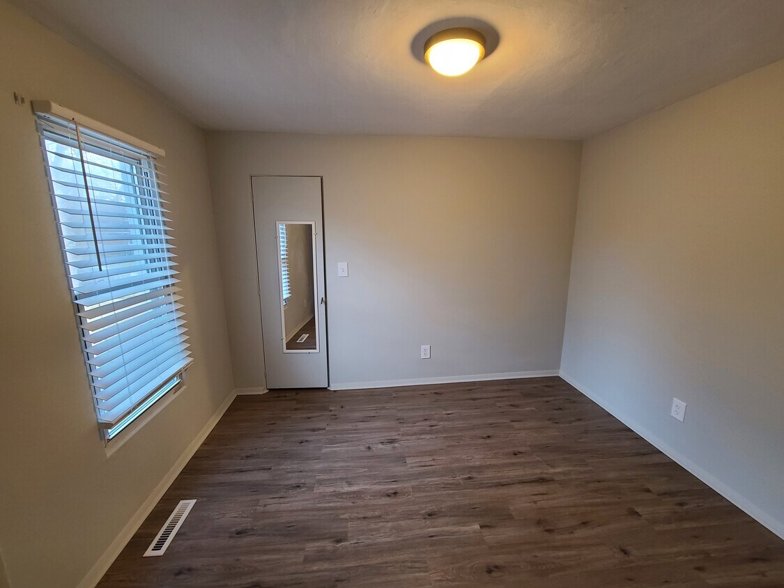 101 E McKay St Unit 4, Saline, MI 48176 Apartments in Saline, MI