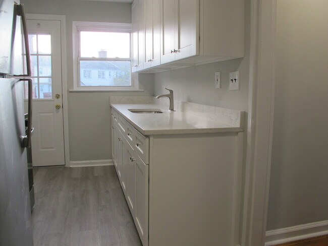 Quartz countertop - 175 Seaton Rd